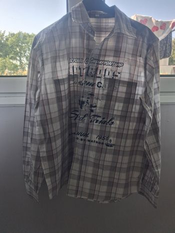 Chemise manches longues.