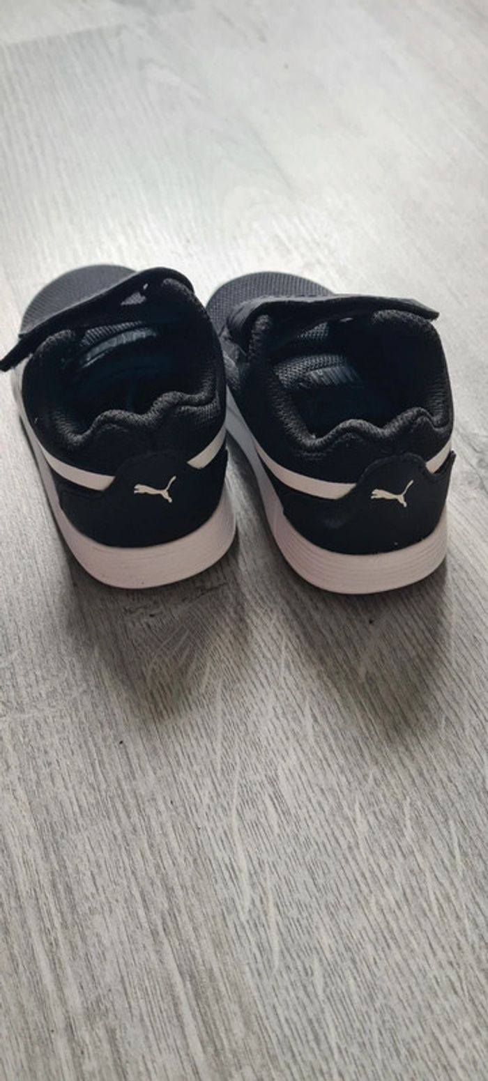 Puma noires et blanches Pointure 20 - photo numéro 7