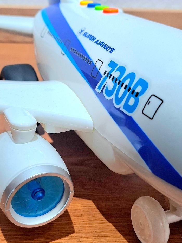 Avion Super Wheelz sons & lumières - photo numéro 5