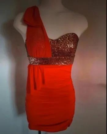 Robe rouge drapé S