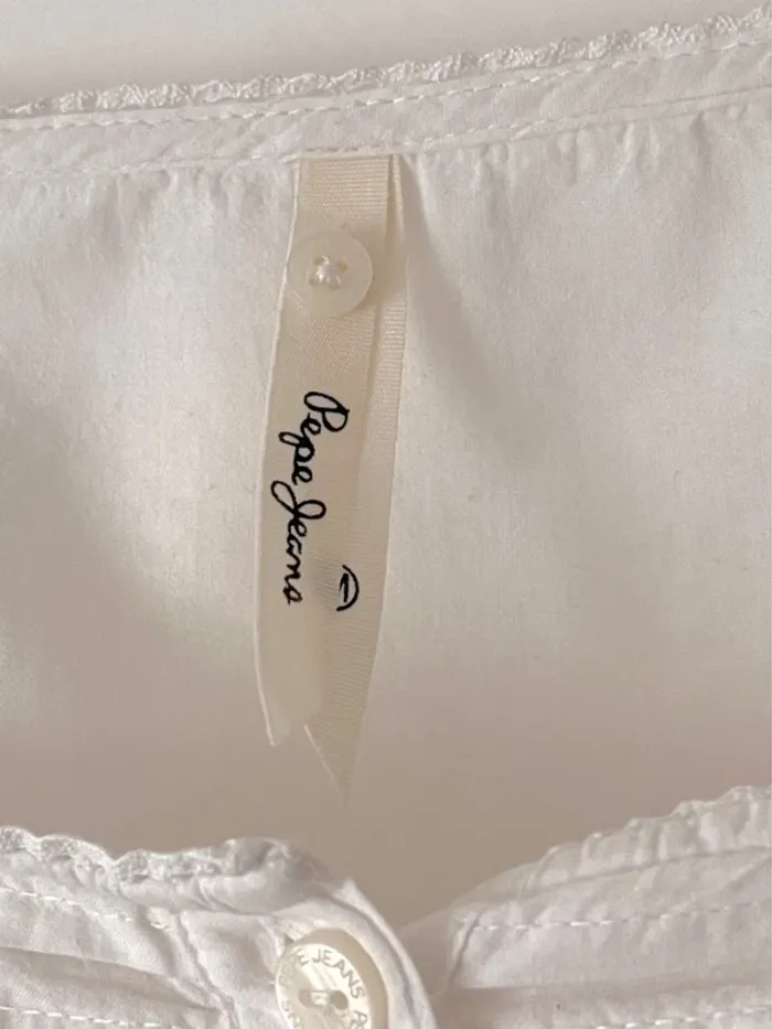 Magnifique haut blanc brodé / ajouré Pepe Jeans taille M avec liens à nouer - photo numéro 3