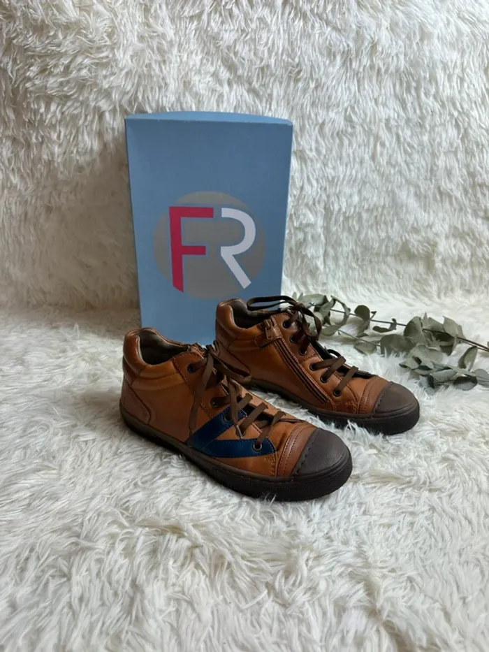 Paire de basket montante en cuir marron Franco Romagnoli taille 35