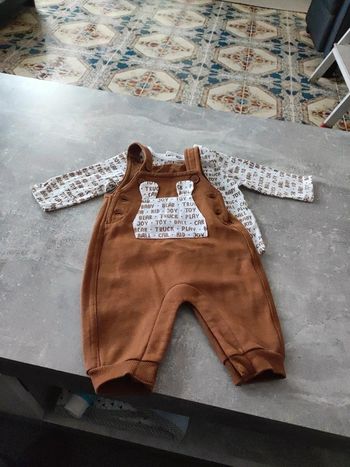 Ensemble salopette+ tee-shirt