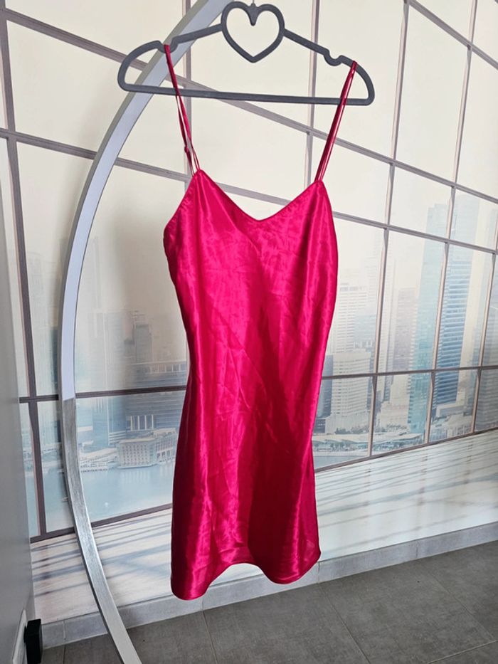 Nuisette rouge effet satin taille 40