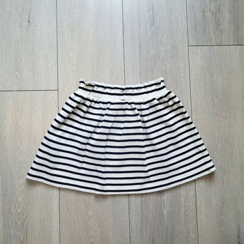 Tres jolie jupe blanc et noir. Fille 8 ans. Marque Kiabi