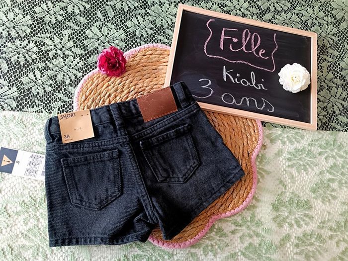 Short en jean noir - photo numéro 2