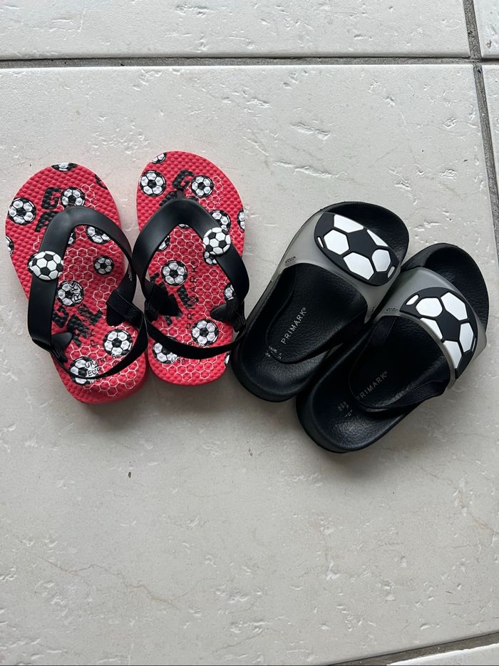 Deux paires de sandales taille  23