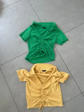 Lot 2 T-shirts manches courtes femme – Vert & Jaune moutarde – Taille M – Très bon état