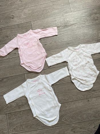 Lot 3 body ouverture devant 3 mois in extenso