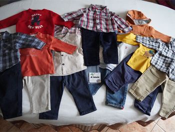 Lot de Vêtements Obaibi + 1 pantalon Kiabi pour garçon en 6 mois (20 pièces)
