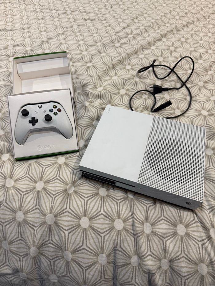 Xbox one S - 500Go + manette - photo numéro 6