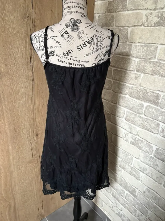 Robe dentelle taille 36 - photo numéro 3