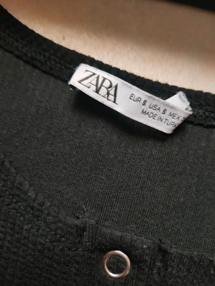 Top sans manches noir taille 36 marque Zara - photo numéro 2