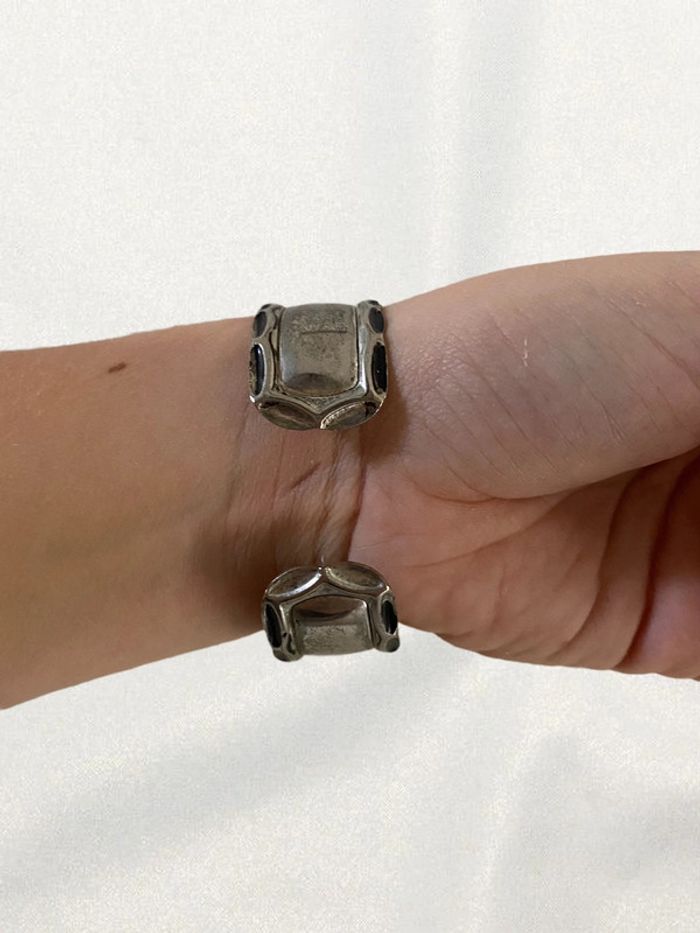 Bracelet en métal rigide argenté et noir - photo numéro 2