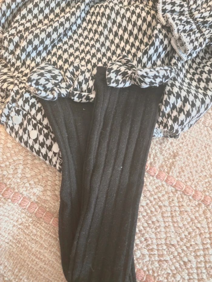 Barboteuse avec chaussettes hautes pieds-de-poule noir et blanc 2 ans - photo numéro 4