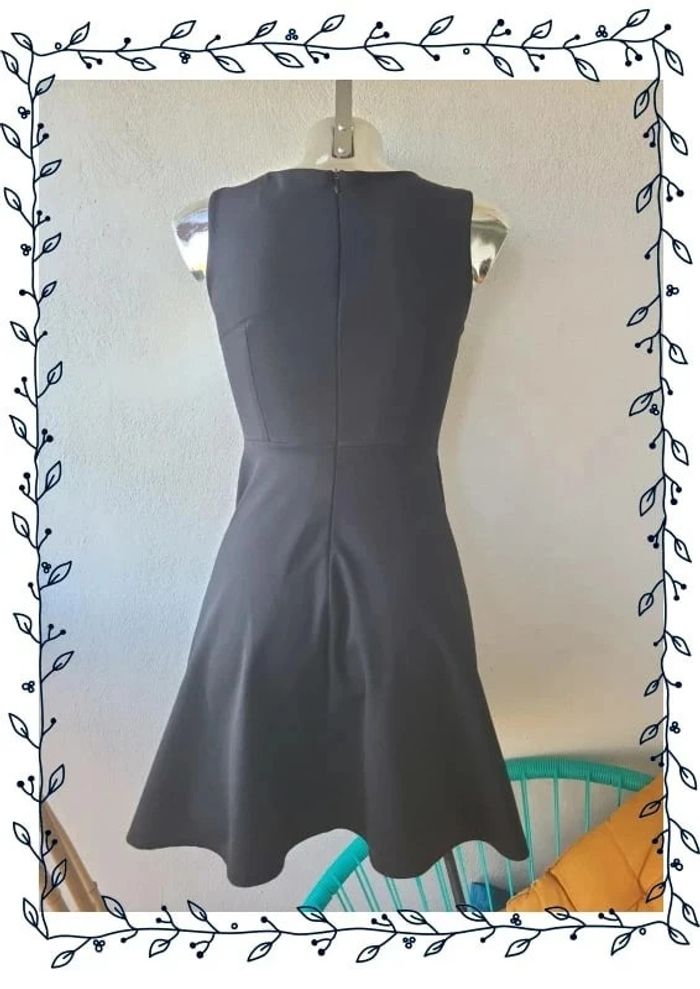 Robe noir avec lacets sur le devant - photo numéro 4