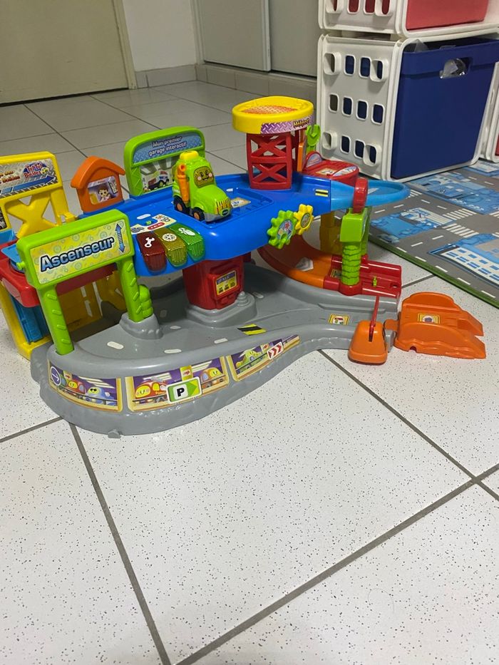 Tut tut boildes Vtech mon premier garage en jouet - photo numéro 4
