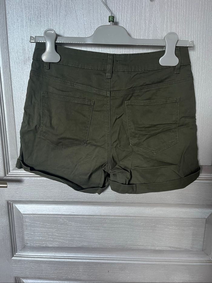 Short kaki - photo numéro 3