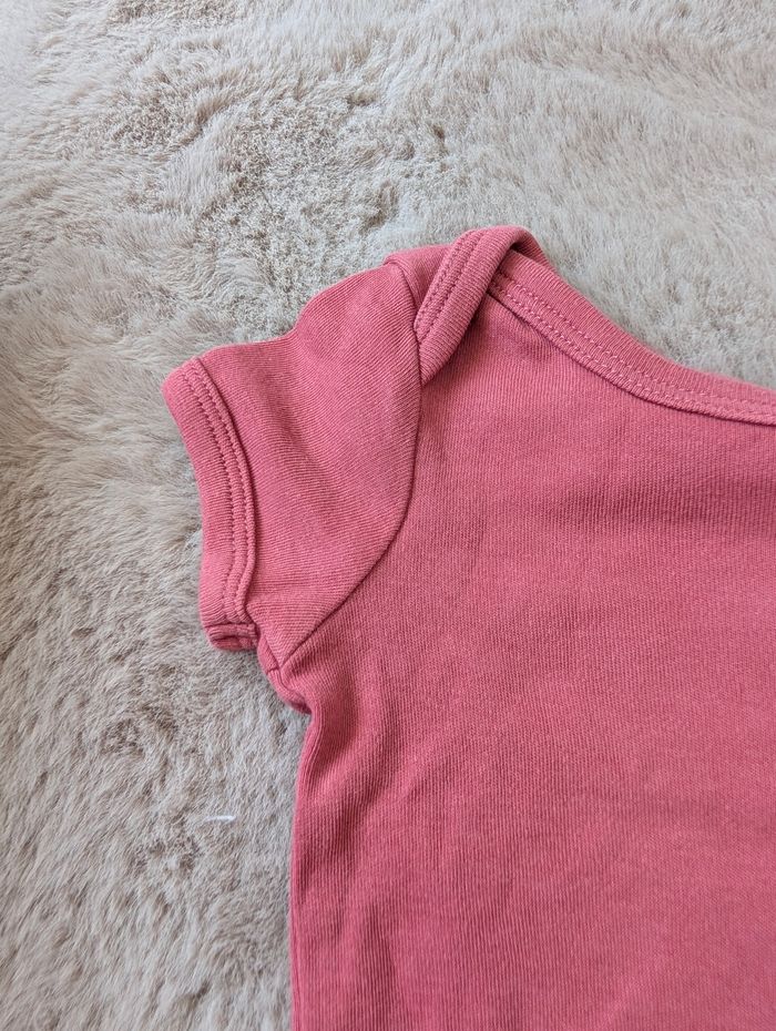 Body mini rêveuse couleur vieux rose marque Vertbaudet 3 mois - photo numéro 5