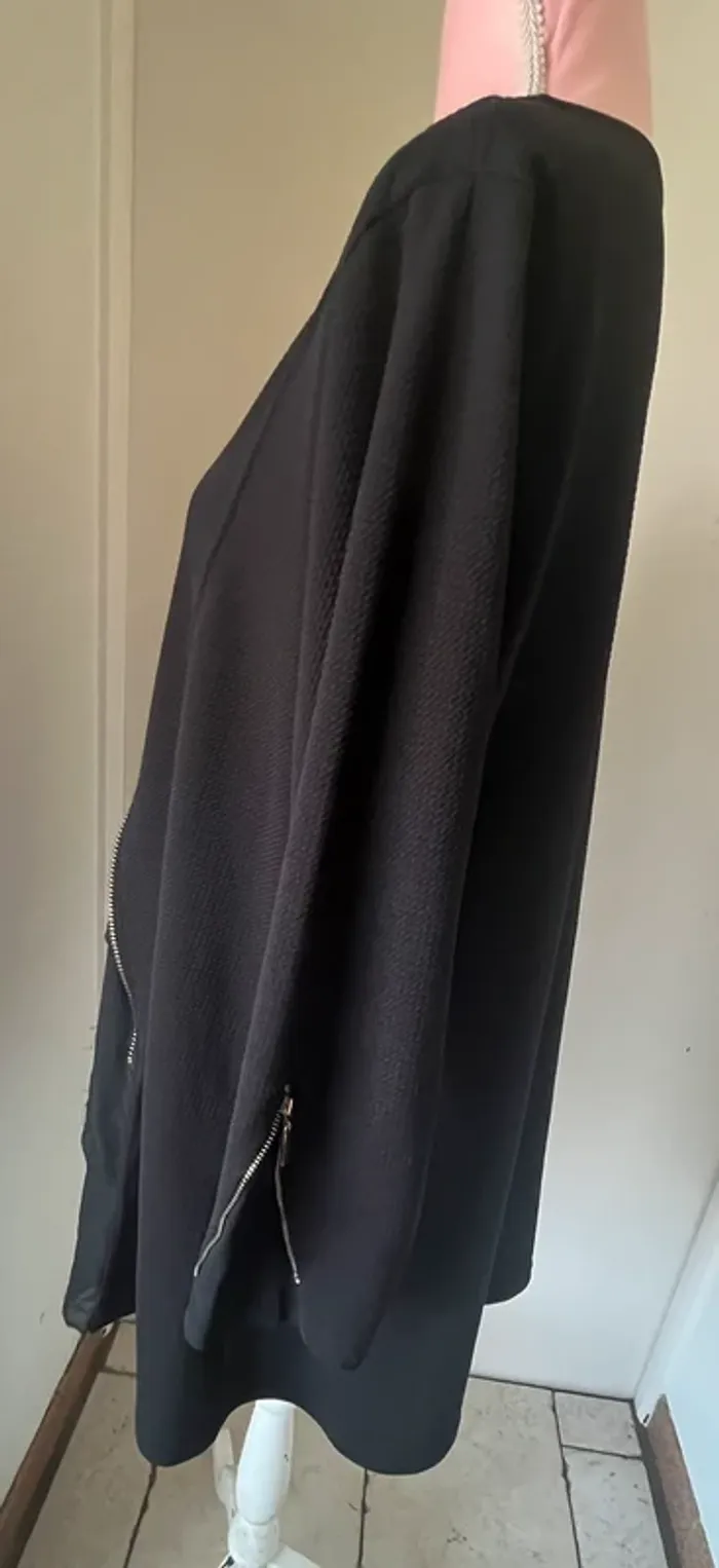 Haut taille 40/42 noir 2W Paris très bon état - photo numéro 2