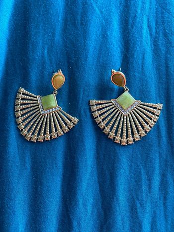 Boucles d’oreilles dorées et vertes