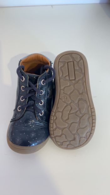 Vend chaussure de ma  fille  bleu marine avec étoile filante