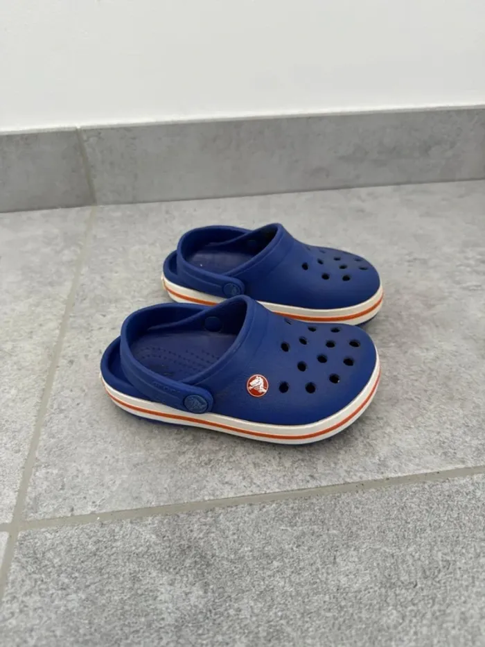 Sabots Crocs enfants bleu taille 7 soit 23-24 en super état