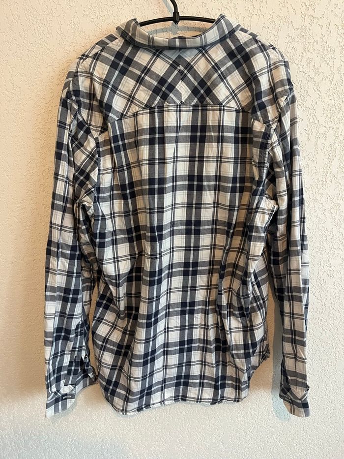 Chemise à carreaux