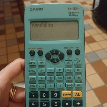 Calculatrice casio sans son couvercle très bon état