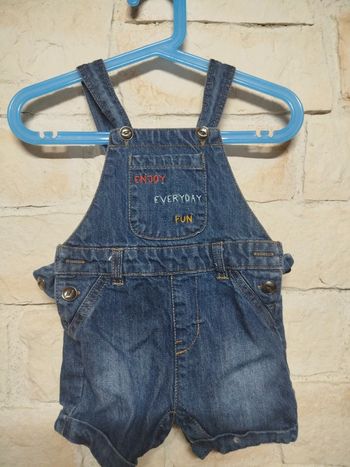 Salopette short en jean pour bébé de 12 mois