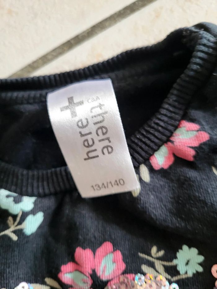 C&A - sweat fleuri à sequins 8 ans - photo numéro 2
