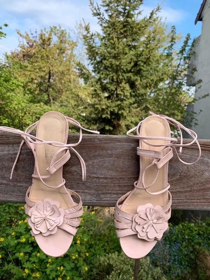 Pied nu à lacets fleuries rose poudrée pointure 38 - photo numéro 5