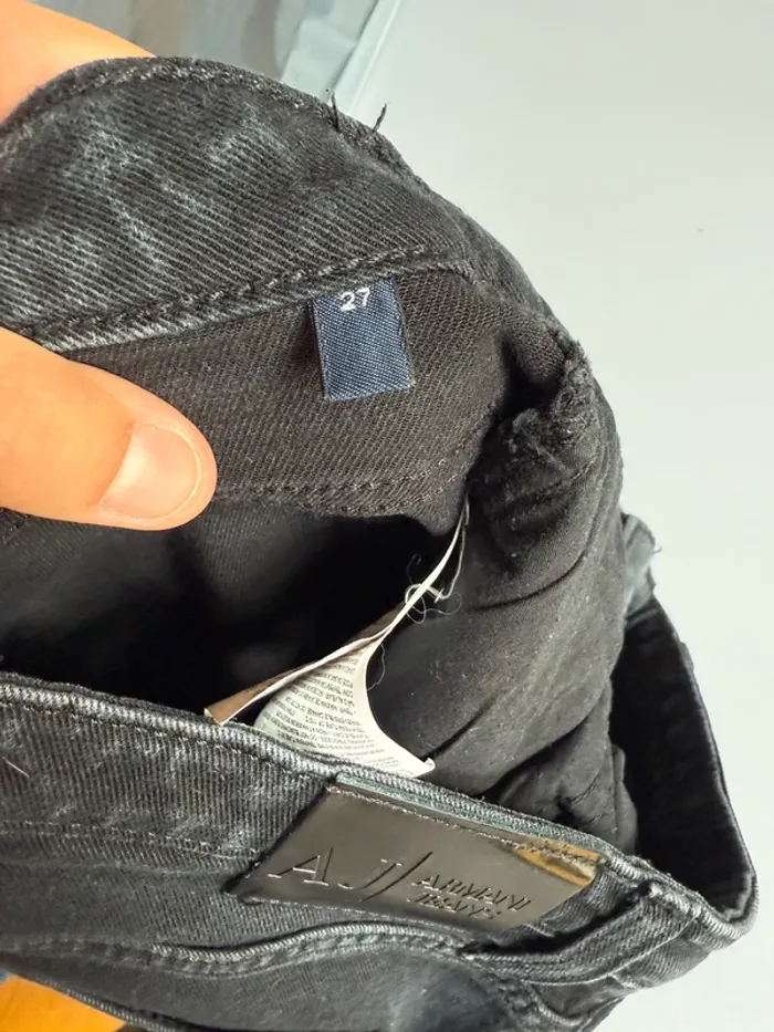 Jean mom noir Armani en très bon état taille 36 - photo numéro 9