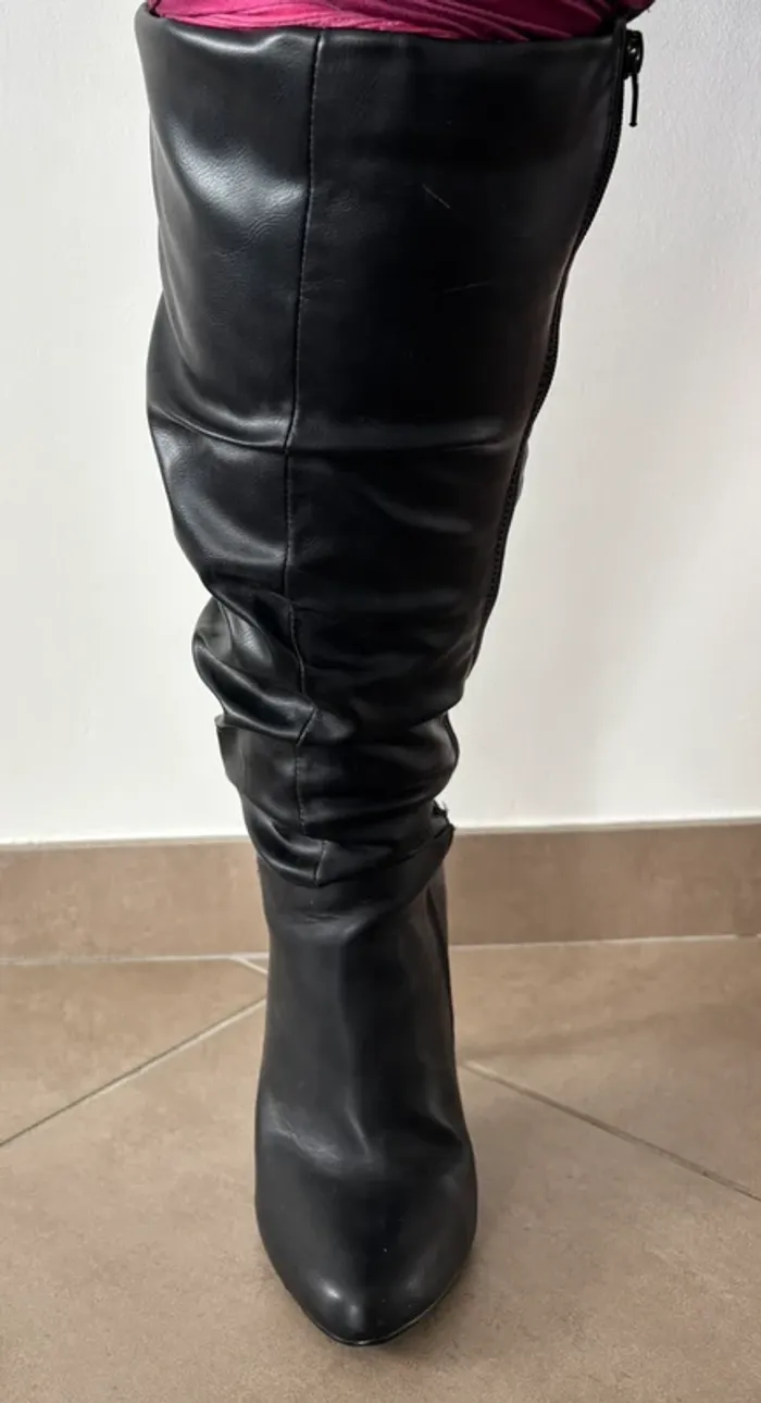 Bottes hautes noires plissées à talons aiguilles - photo numéro 6