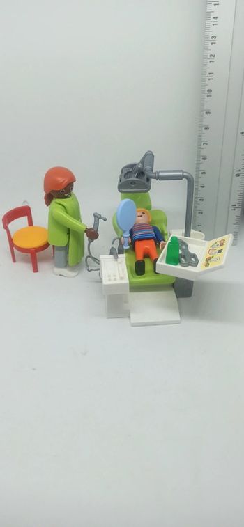 Cabinet dentaire avec dentiste et enfant playmobil