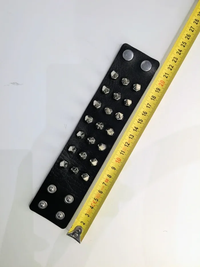 Bracelet gothique à pointes – L’accessoire qui impose le respect - photo numéro 5