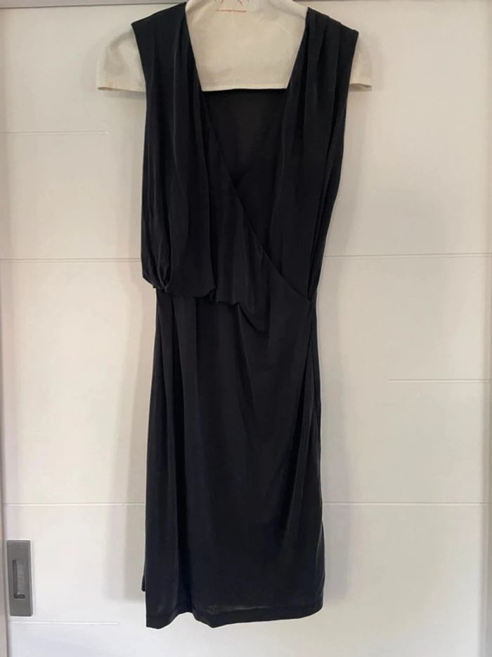 Petite robe noire douce et flatteuse XS