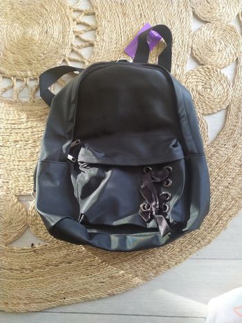 Sac à dos noir satiné Boutique Indépendante Neuf avec étiquette