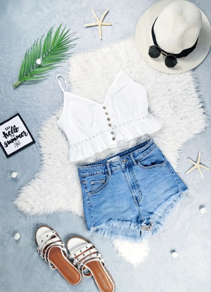 Crop top blanc à volants et décolleté en V - T.S ou T.36 🖤