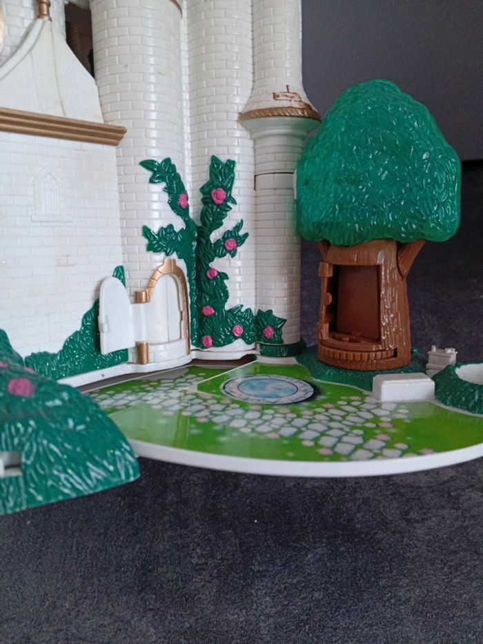 Château La belle et la bete Disney - photo numéro 9