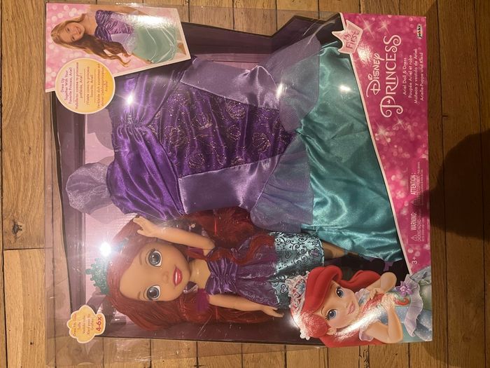 Poupée + déguisement Disney neuf - photo numéro 2