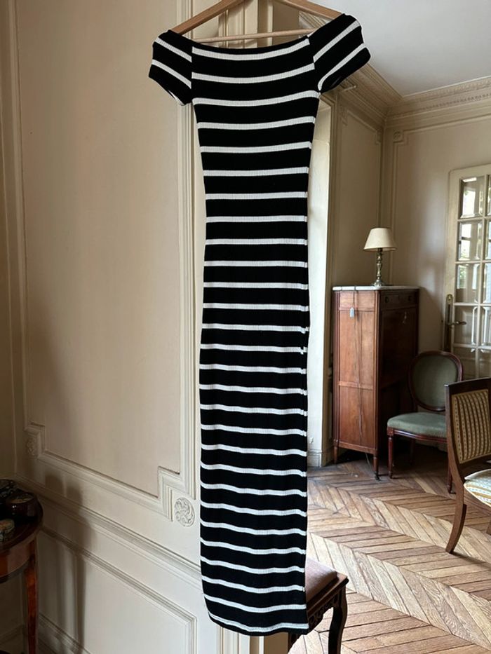 Robe longue off the shoulder XS noir et blanche rayee pull & bear - photo numéro 4