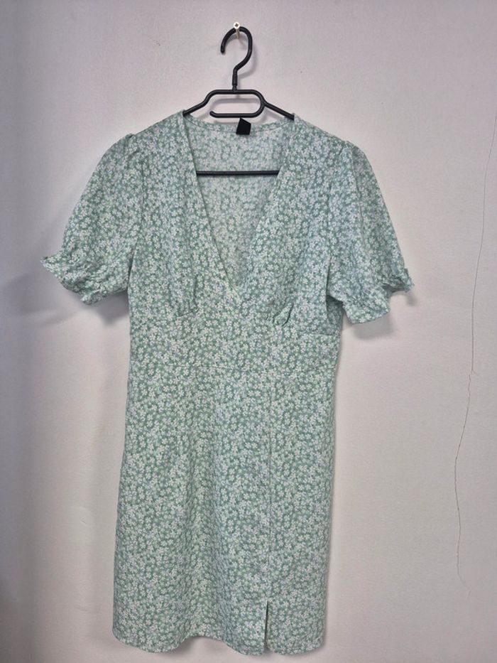 Robe courte décolté