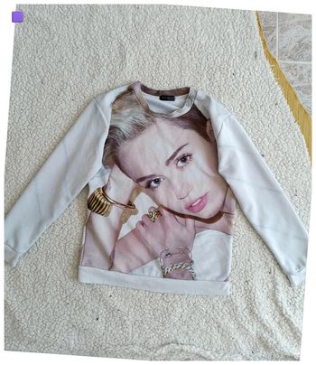 Sweat imprimé Miley cyrus – arty, tendance, streetwear celebrity