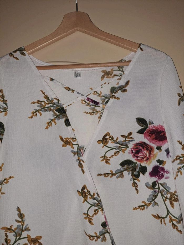 Jolie blouse femme fleurie blanche comme neuve fashion L - photo numéro 2