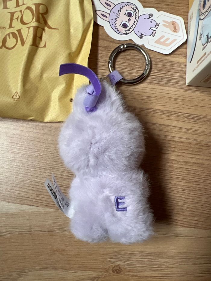 Labubu Pin for Love E - photo numéro 4