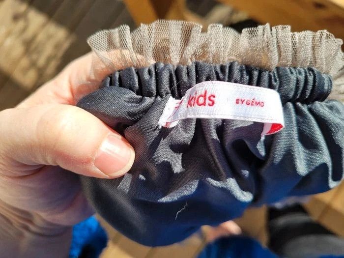 Gémo, jupe de fêtes, tulle,motifs feuilles dorées sur noire, 10 ans - photo numéro 6