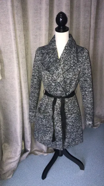 Manteau  noir avec reflet gris