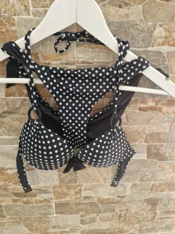 1 ensemble maillot de bain bleu marine avec points blanc taille 38