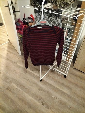 Pull rouge rayé